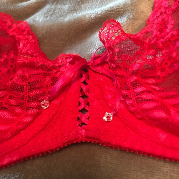 Sexy VS Red Bra 36C - Picture 2 of 5